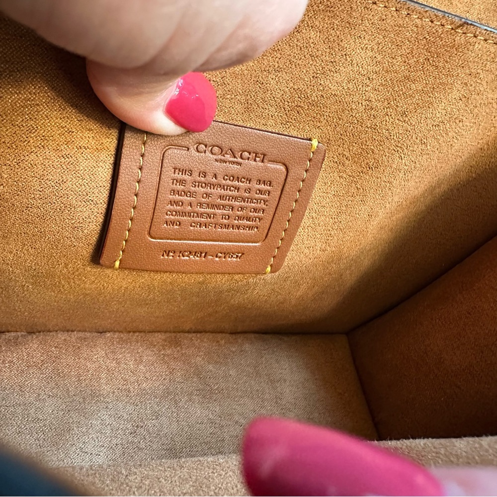 Coach Quinn crossbody in Maple - Picture 2 of 16